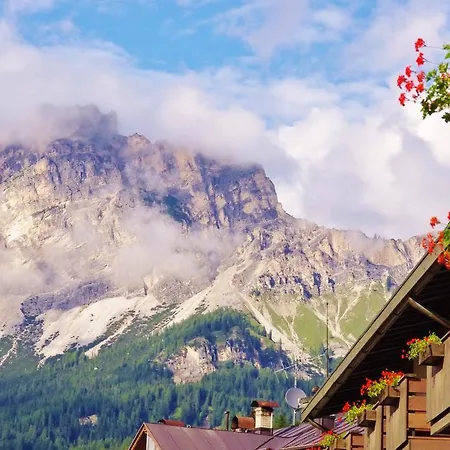 Готель Cristallino D'ampezzo