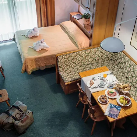 Готель Cristallino D'ampezzo 4*